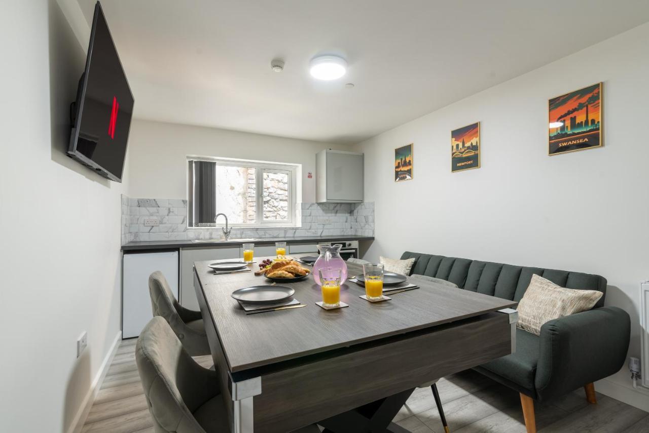 Exquisite Cardiff Apartments- With Garden Lounge & Games Room Buitenkant foto