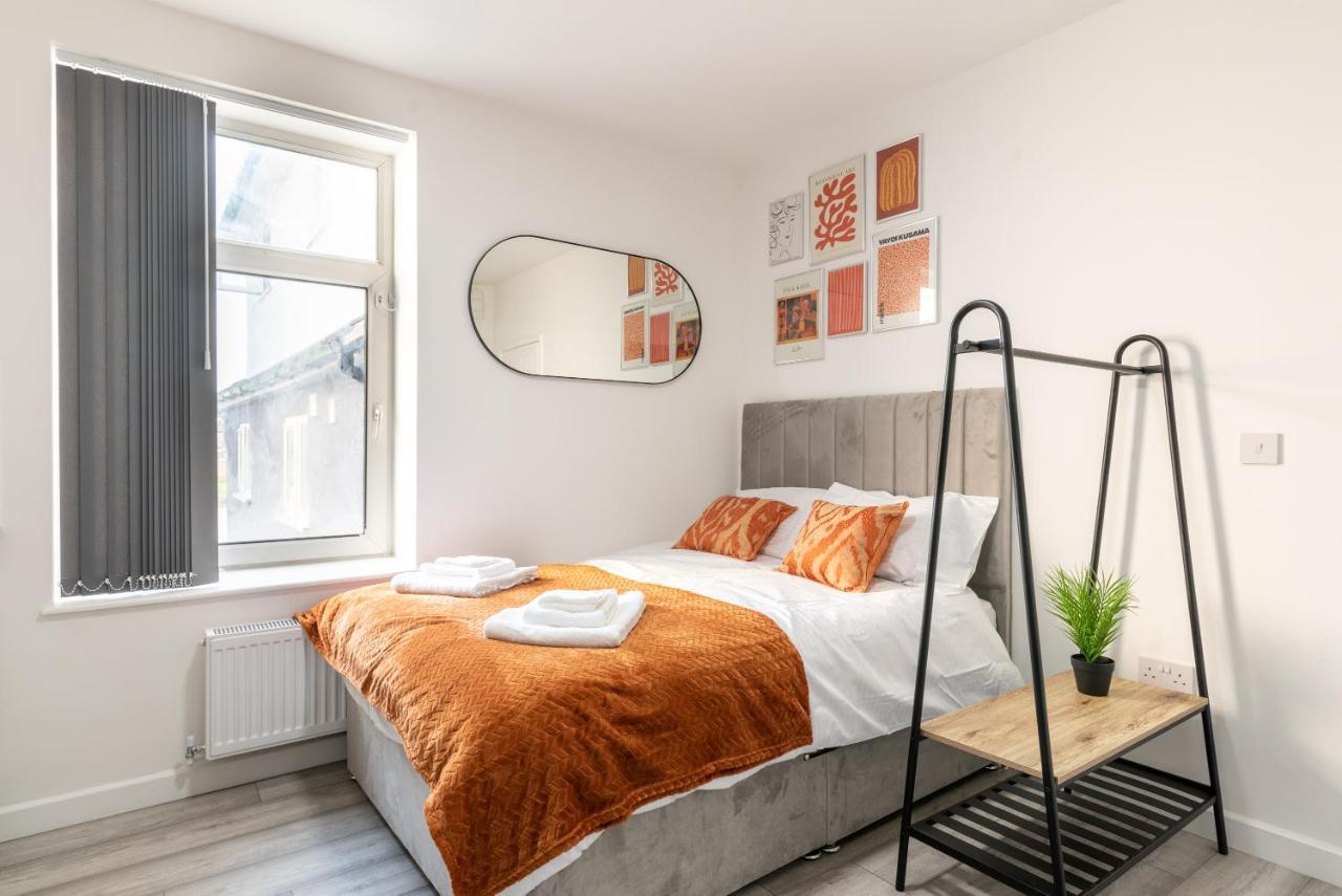 Exquisite Cardiff Apartments- With Garden Lounge & Games Room Buitenkant foto