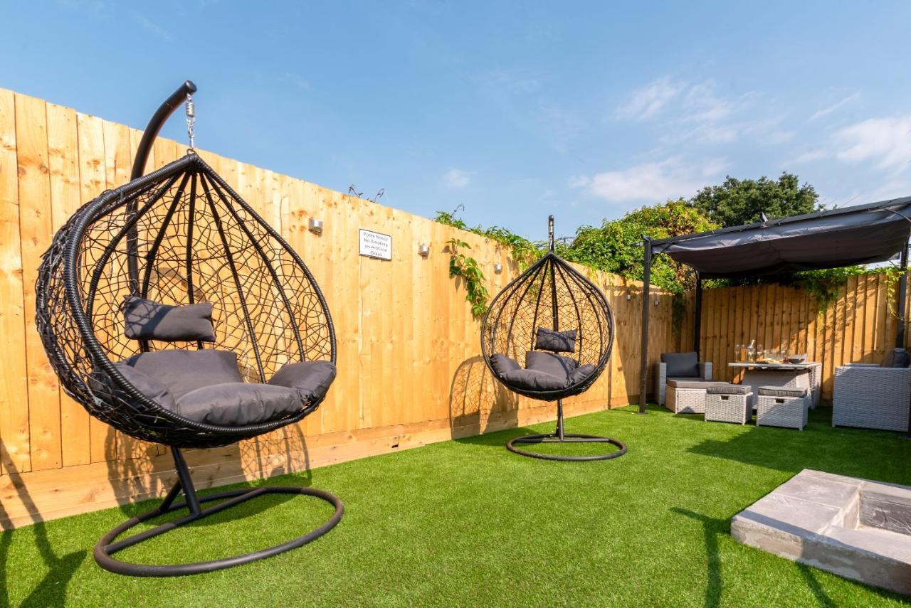 Exquisite Cardiff Apartments- With Garden Lounge & Games Room Buitenkant foto