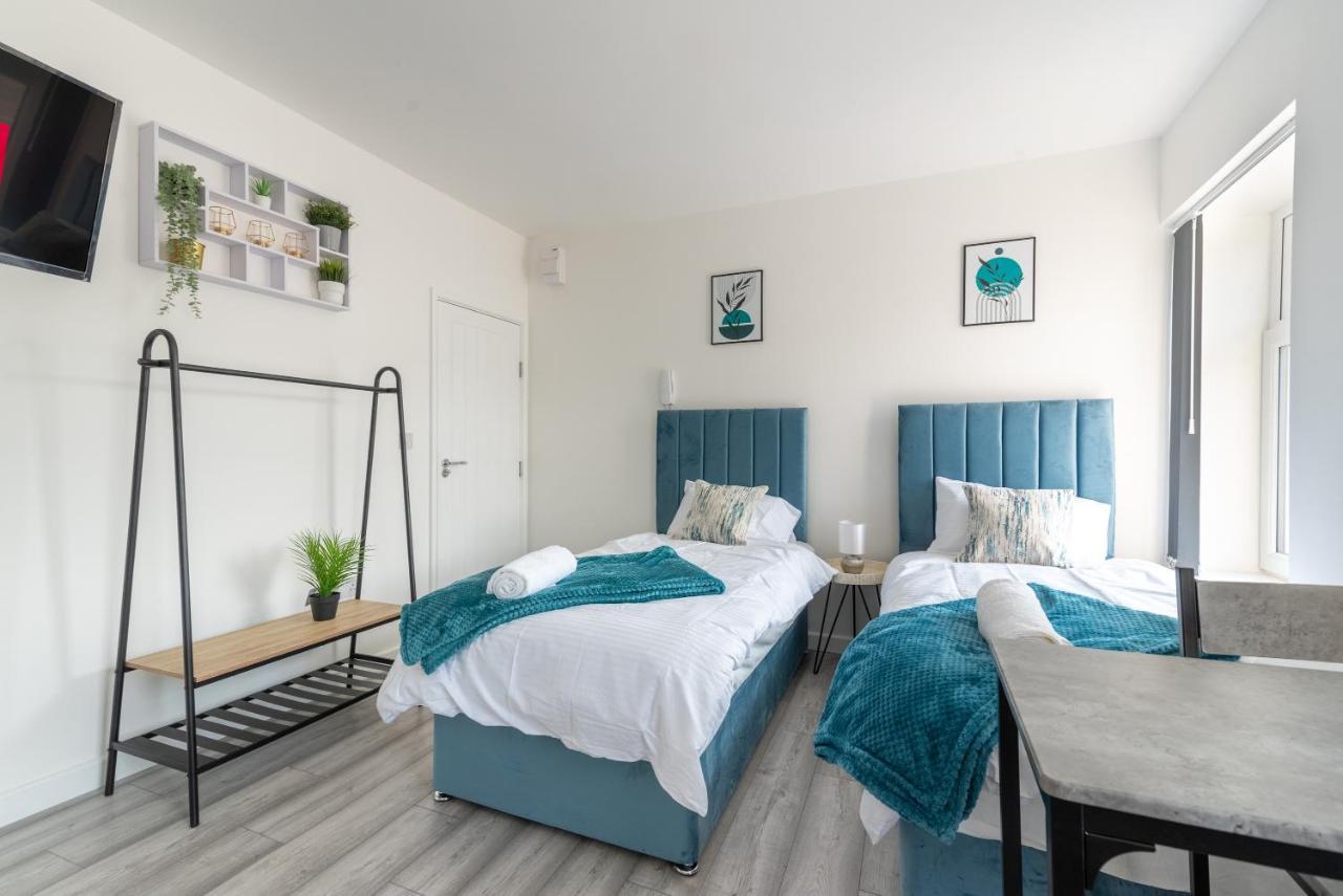 Exquisite Cardiff Apartments- With Garden Lounge & Games Room Buitenkant foto