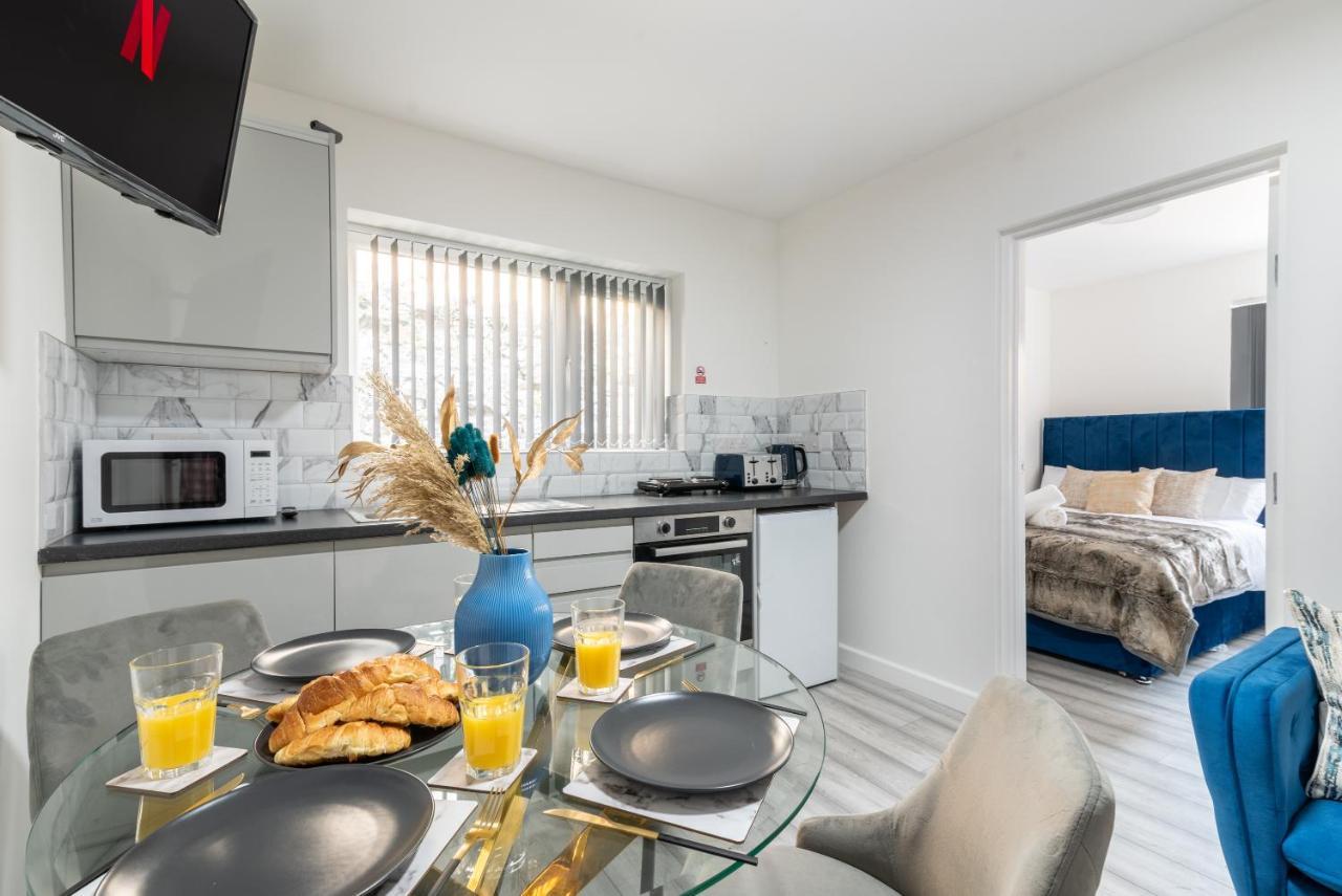 Exquisite Cardiff Apartments- With Garden Lounge & Games Room Buitenkant foto