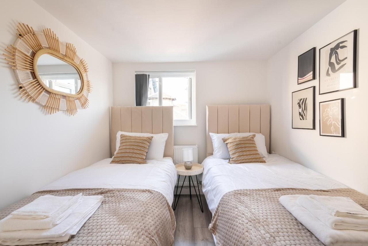 Exquisite Cardiff Apartments- With Garden Lounge & Games Room Buitenkant foto
