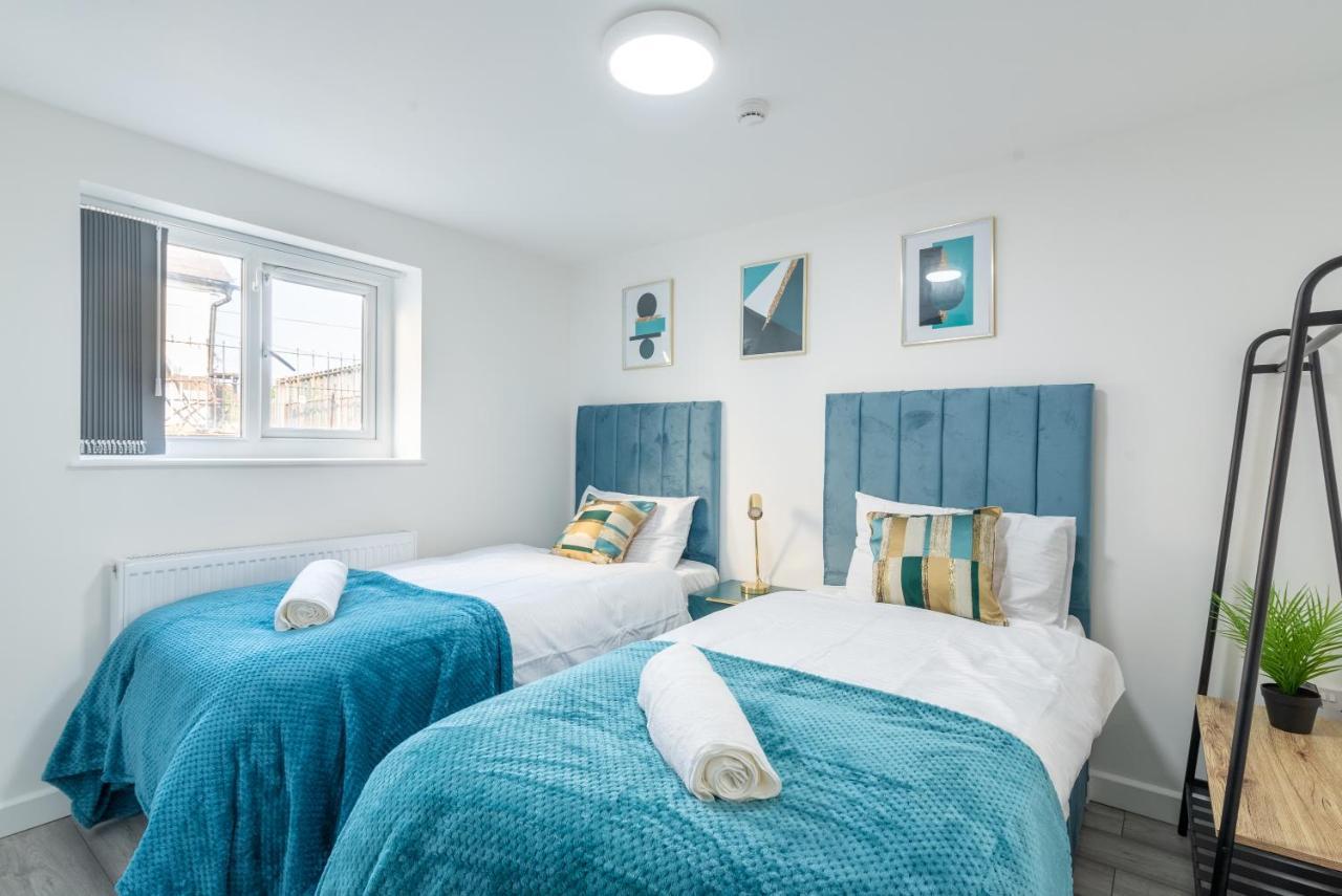 Exquisite Cardiff Apartments- With Garden Lounge & Games Room Buitenkant foto