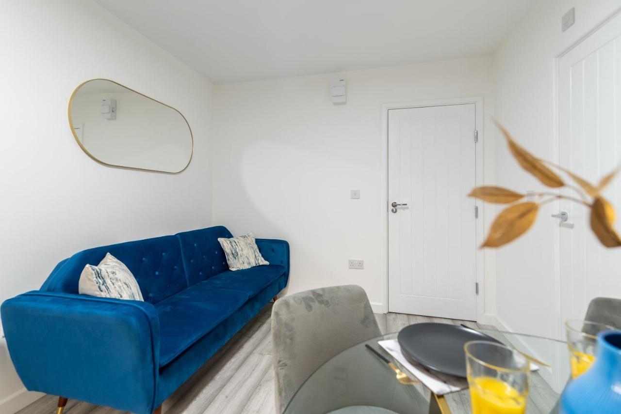 Exquisite Cardiff Apartments- With Garden Lounge & Games Room Buitenkant foto