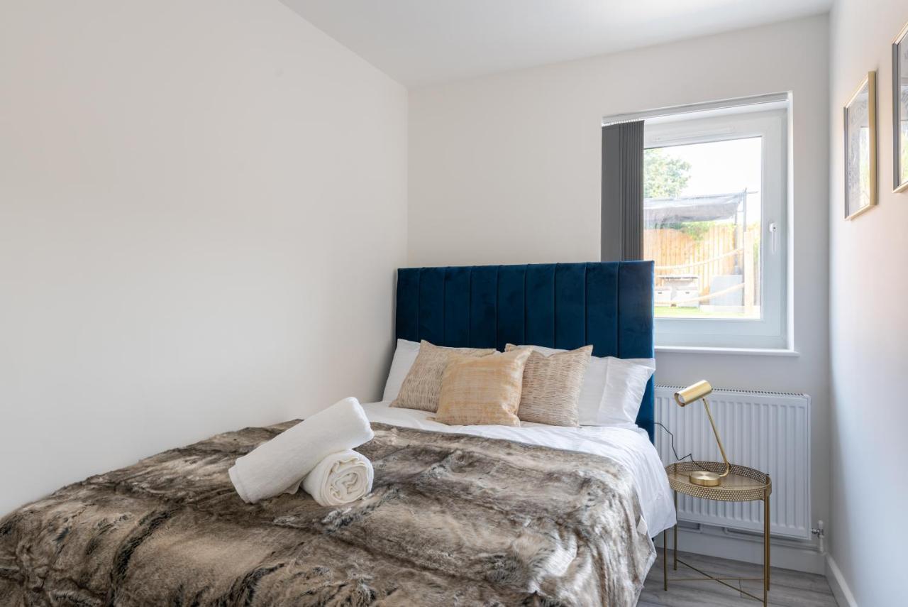 Exquisite Cardiff Apartments- With Garden Lounge & Games Room Buitenkant foto