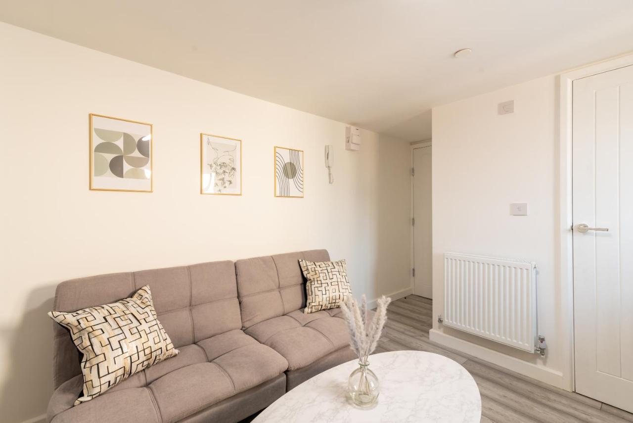 Exquisite Cardiff Apartments- With Garden Lounge & Games Room Buitenkant foto