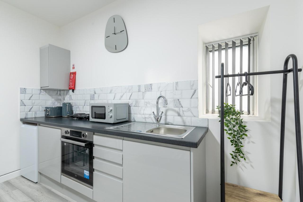 Exquisite Cardiff Apartments- With Garden Lounge & Games Room Buitenkant foto