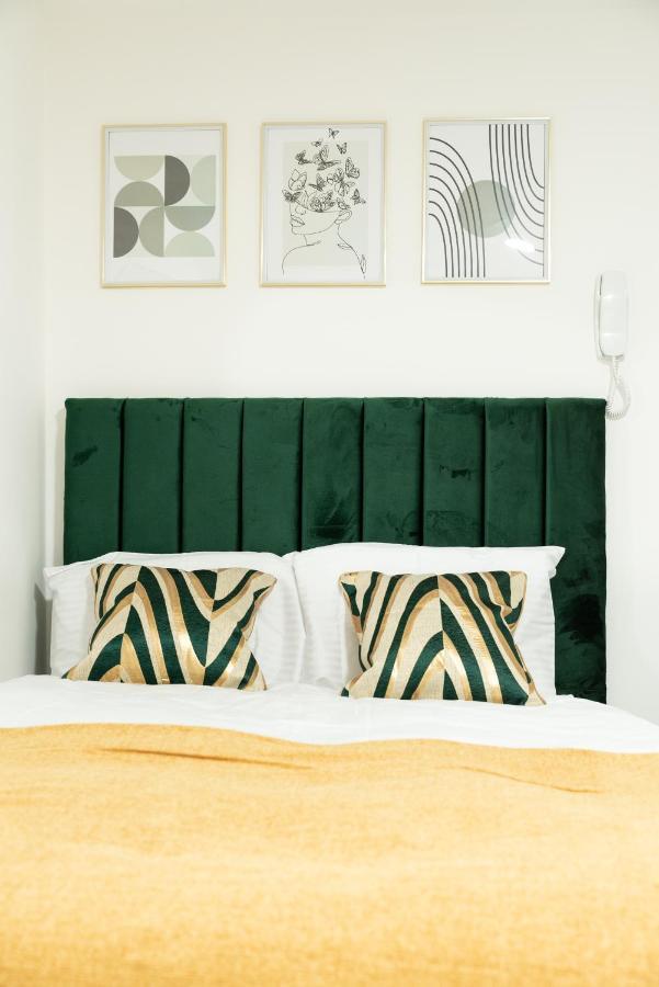 Exquisite Cardiff Apartments- With Garden Lounge & Games Room Buitenkant foto