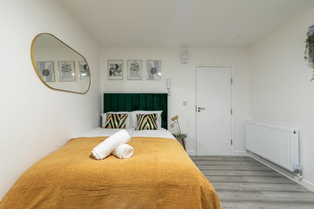 Exquisite Cardiff Apartments- With Garden Lounge & Games Room Buitenkant foto