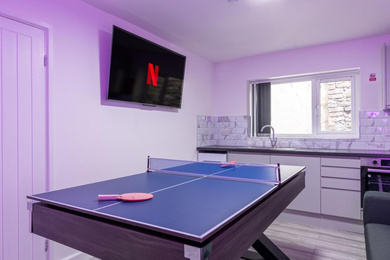 Exquisite Cardiff Apartments- With Garden Lounge & Games Room Buitenkant foto