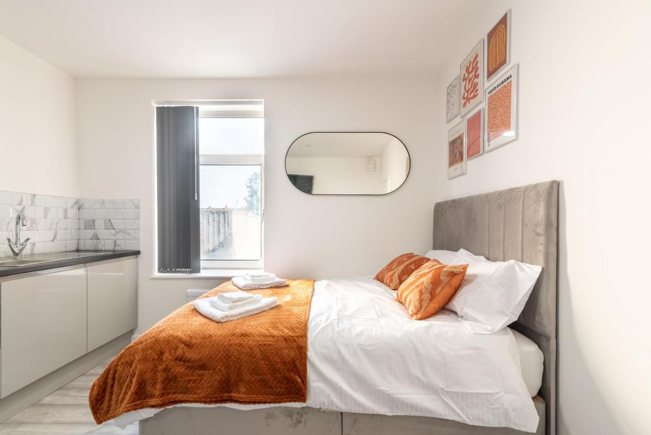 Exquisite Cardiff Apartments- With Garden Lounge & Games Room Buitenkant foto