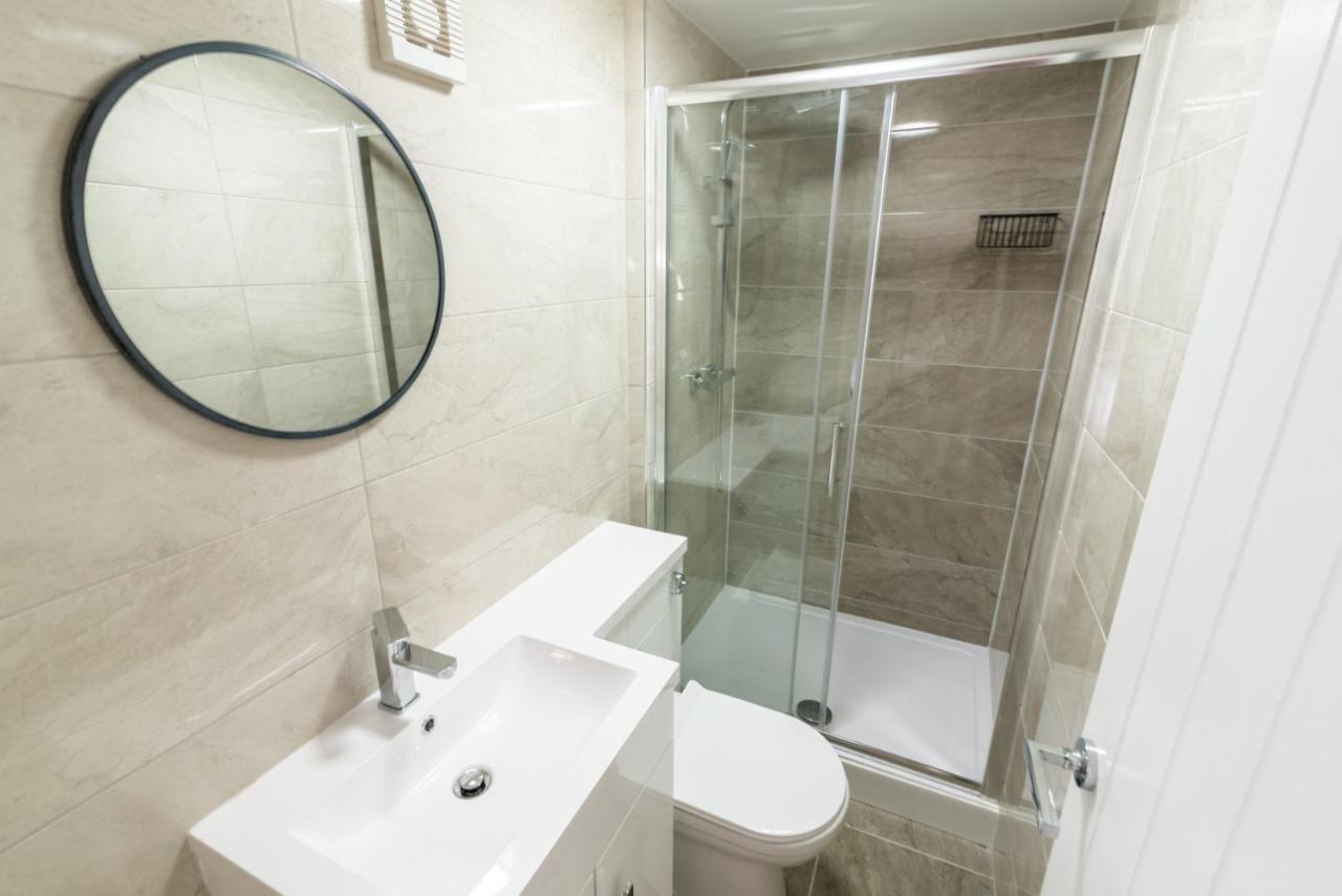Exquisite Cardiff Apartments- With Garden Lounge & Games Room Buitenkant foto