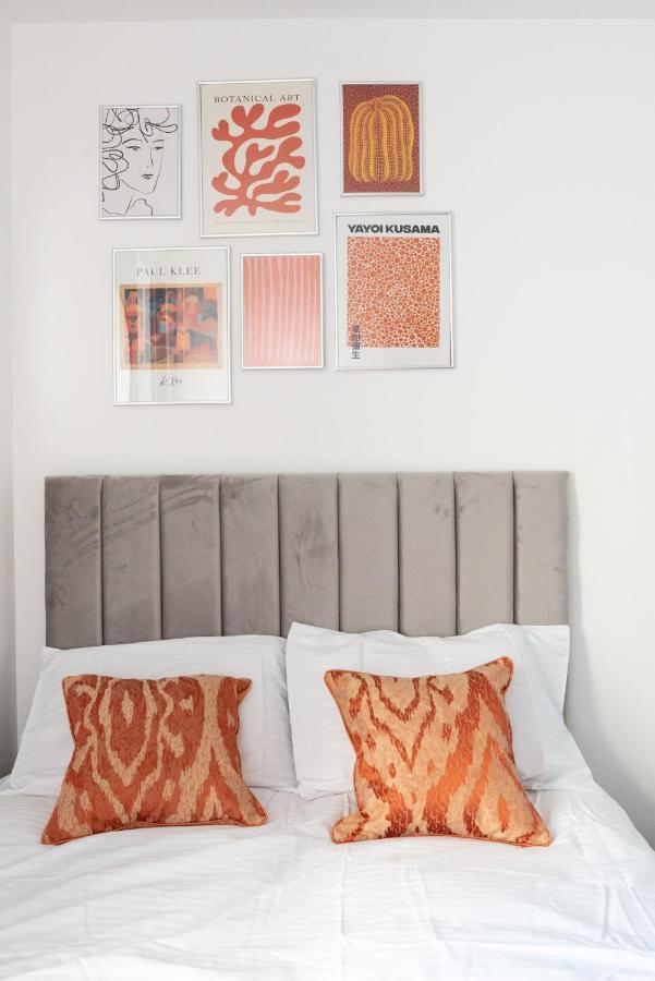 Exquisite Cardiff Apartments- With Garden Lounge & Games Room Buitenkant foto