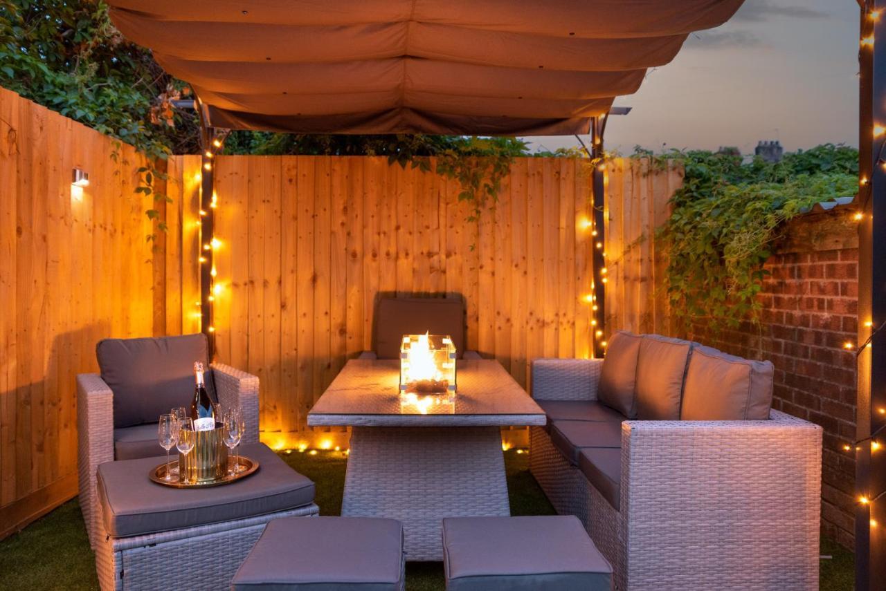 Exquisite Cardiff Apartments- With Garden Lounge & Games Room Buitenkant foto