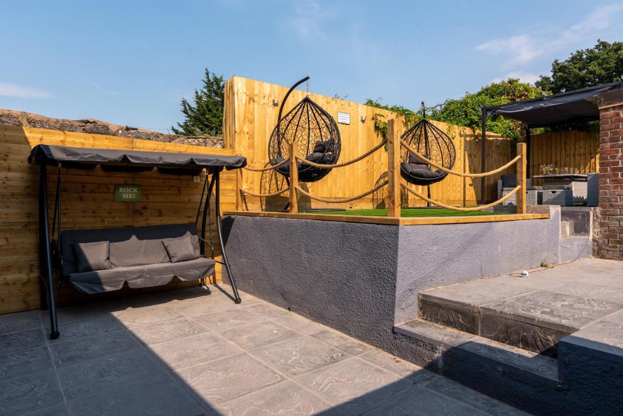 Exquisite Cardiff Apartments- With Garden Lounge & Games Room Buitenkant foto