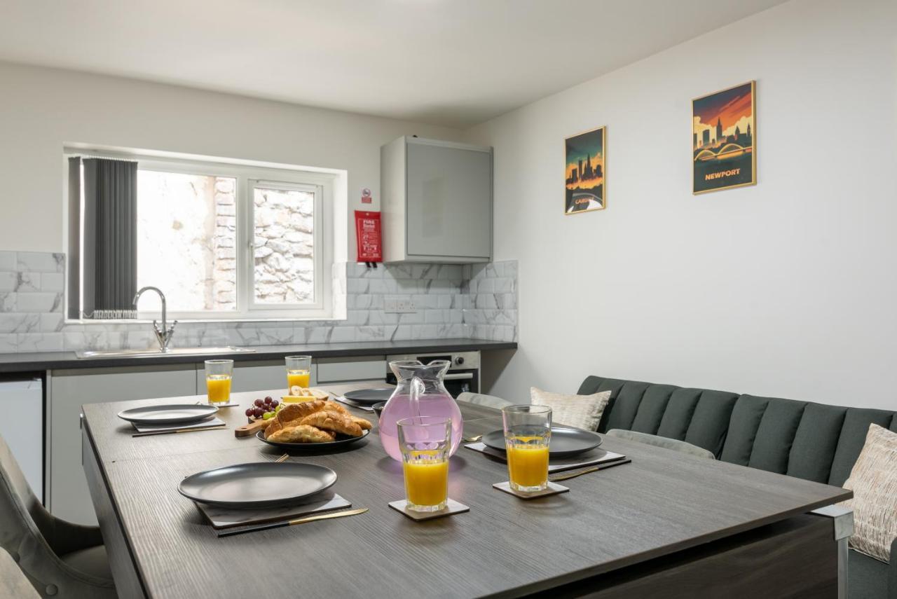 Exquisite Cardiff Apartments- With Garden Lounge & Games Room Buitenkant foto