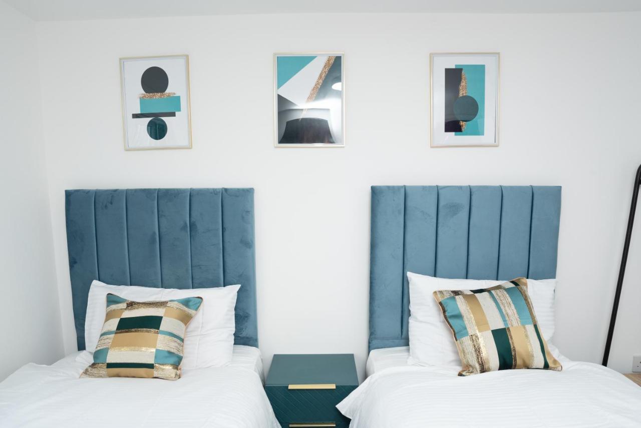 Exquisite Cardiff Apartments- With Garden Lounge & Games Room Buitenkant foto