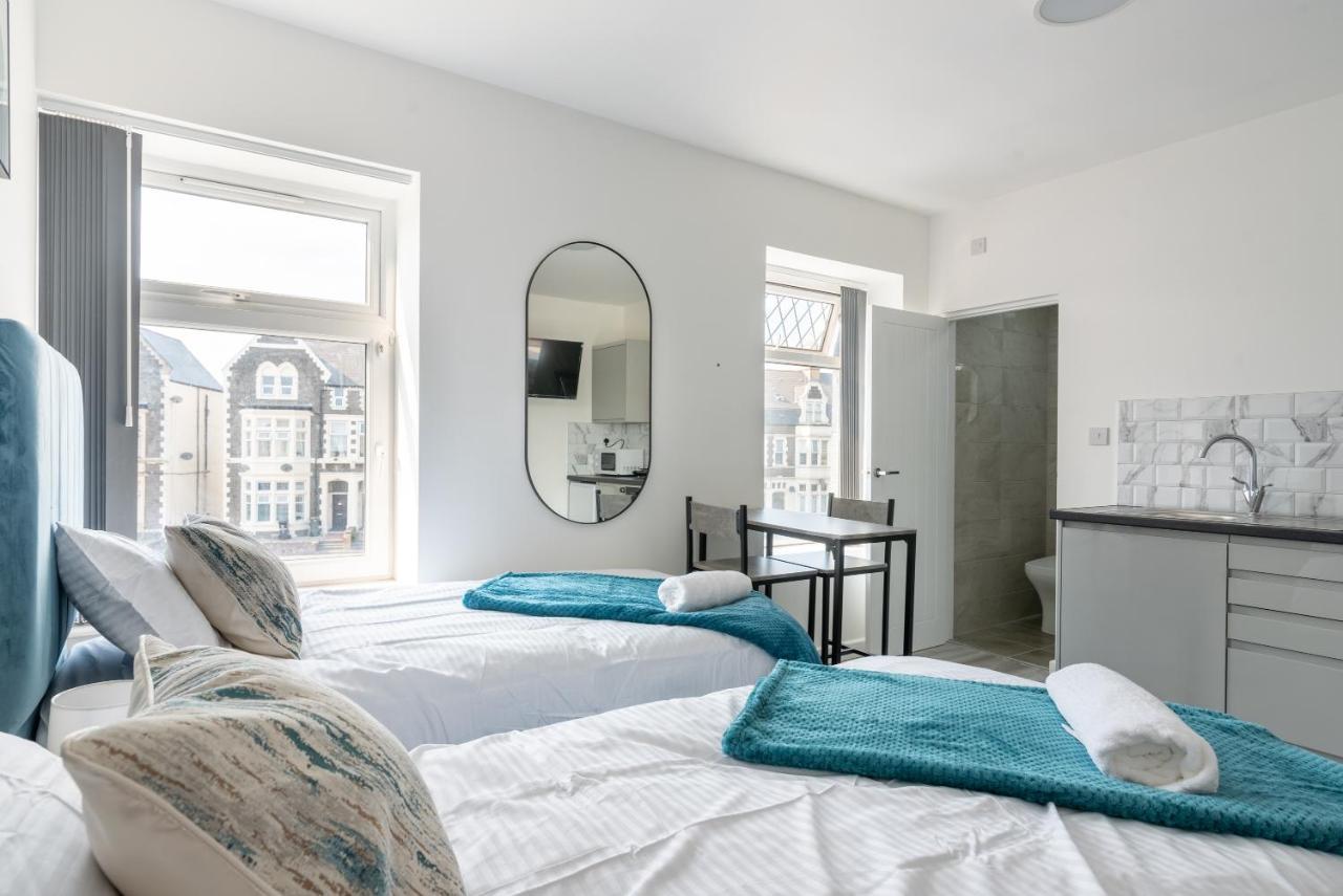 Exquisite Cardiff Apartments- With Garden Lounge & Games Room Buitenkant foto
