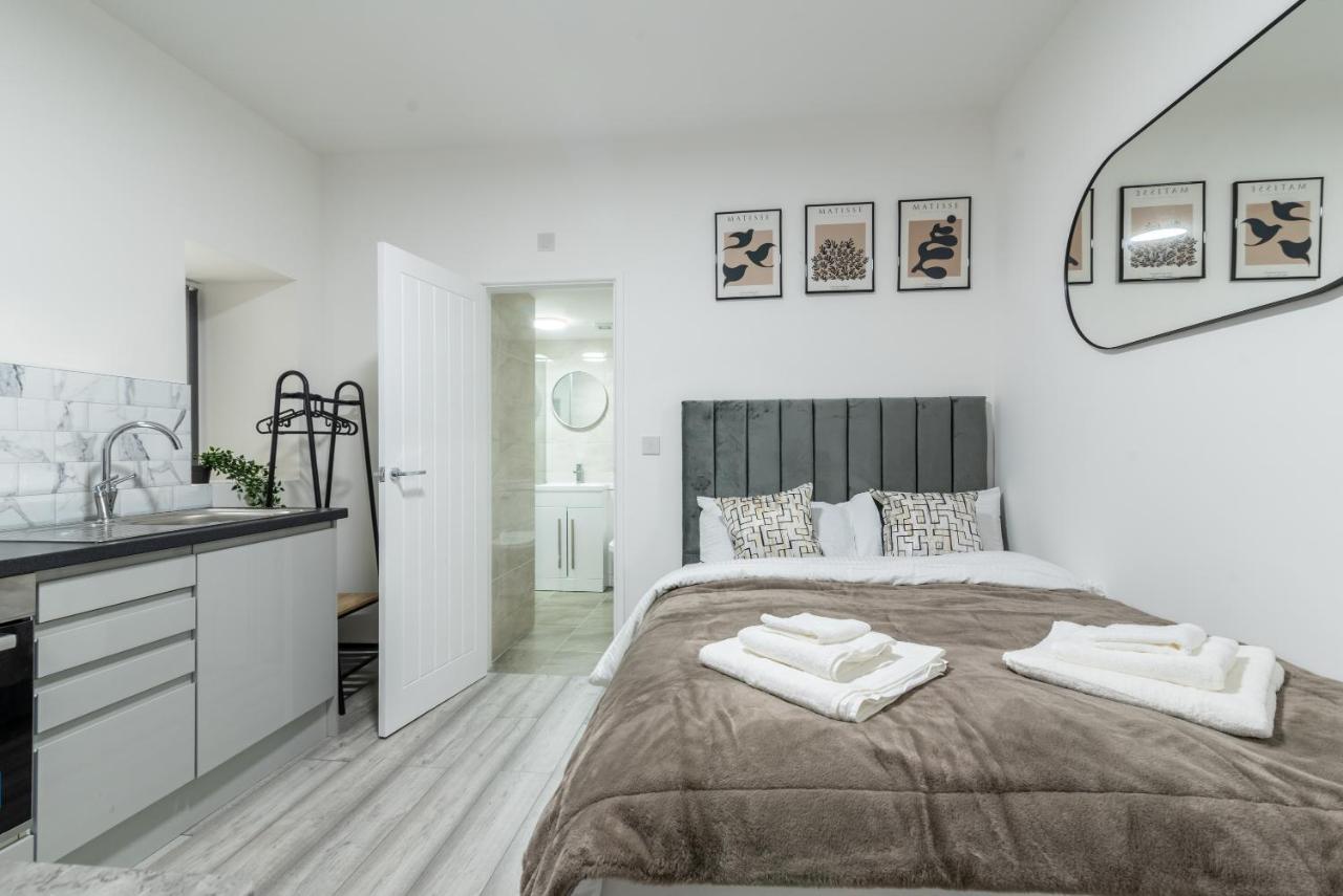 Exquisite Cardiff Apartments- With Garden Lounge & Games Room Buitenkant foto